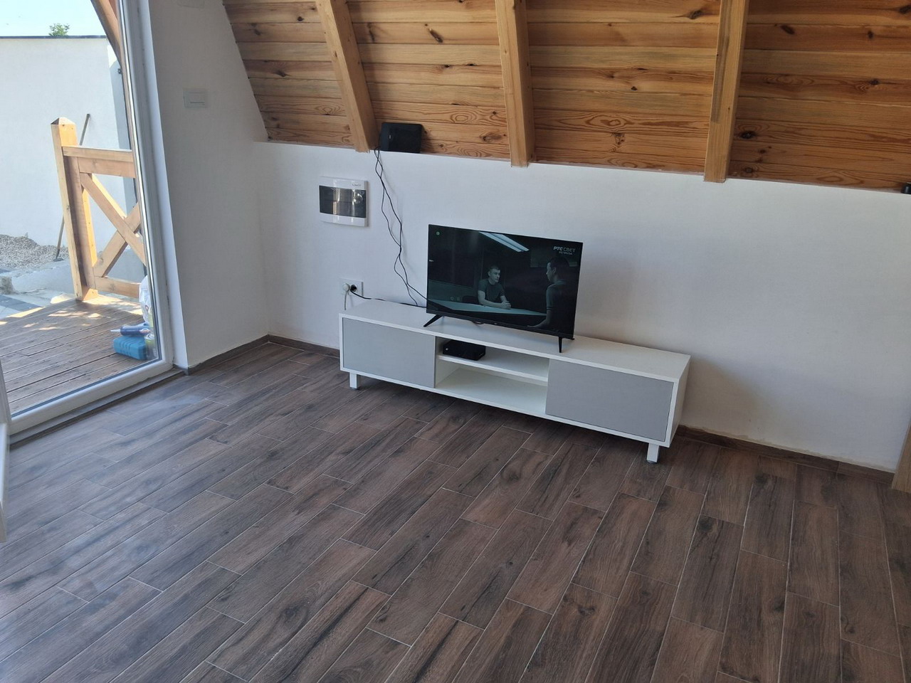  IMGdcbfadaeacbfdbefdV