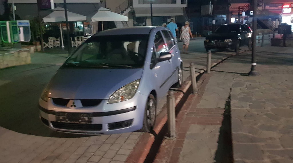 Polihrono: Počelo je skidanje tablica za neprepisno parkiranje - vodite računa!