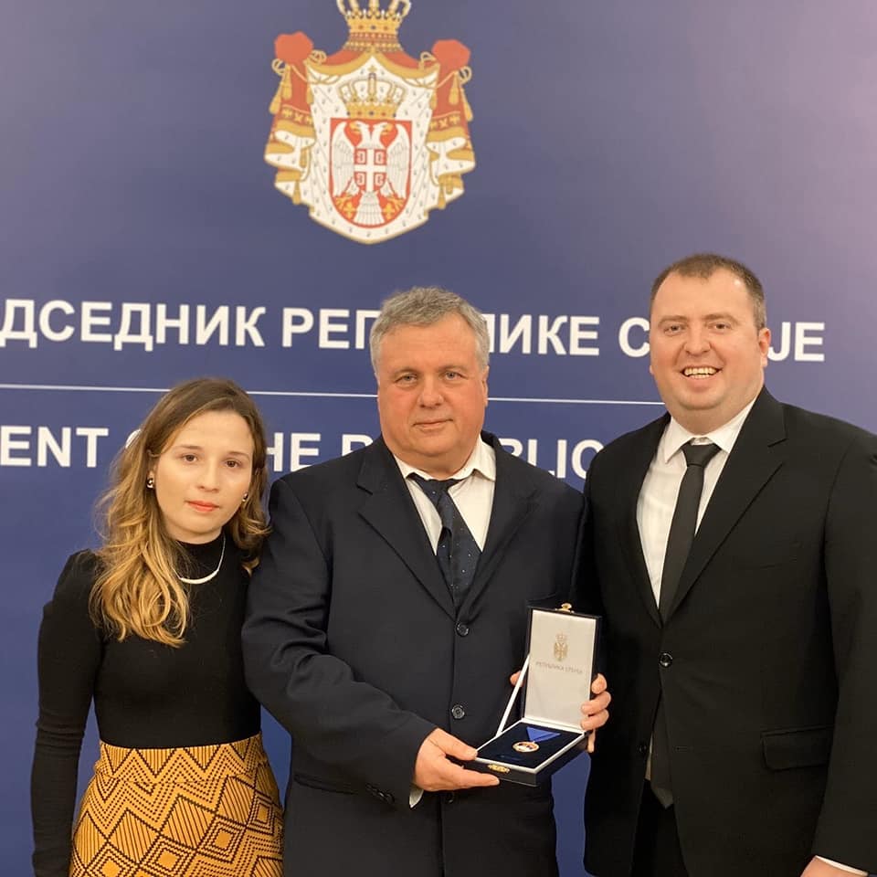  Viktor Rouhotas u sredini