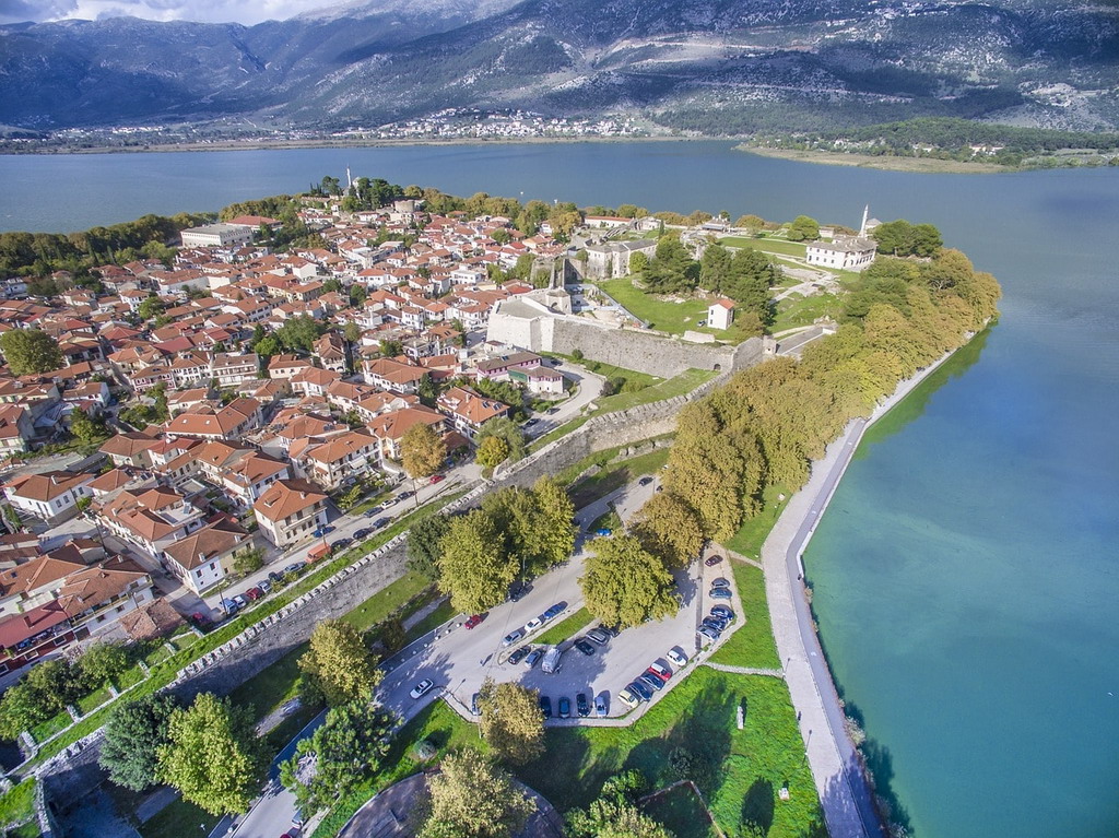 Na putu ka Jonskom moru posetite grad Janina - Grčka Info