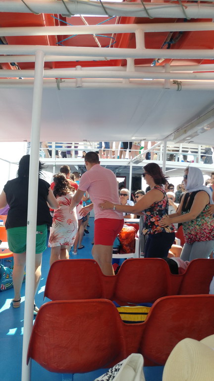  Igre na brodu za Skijatos