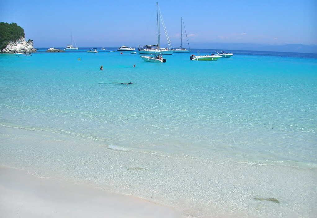 Voutoumi i Vrika: Rapsodija u plavom na Antipaksosu