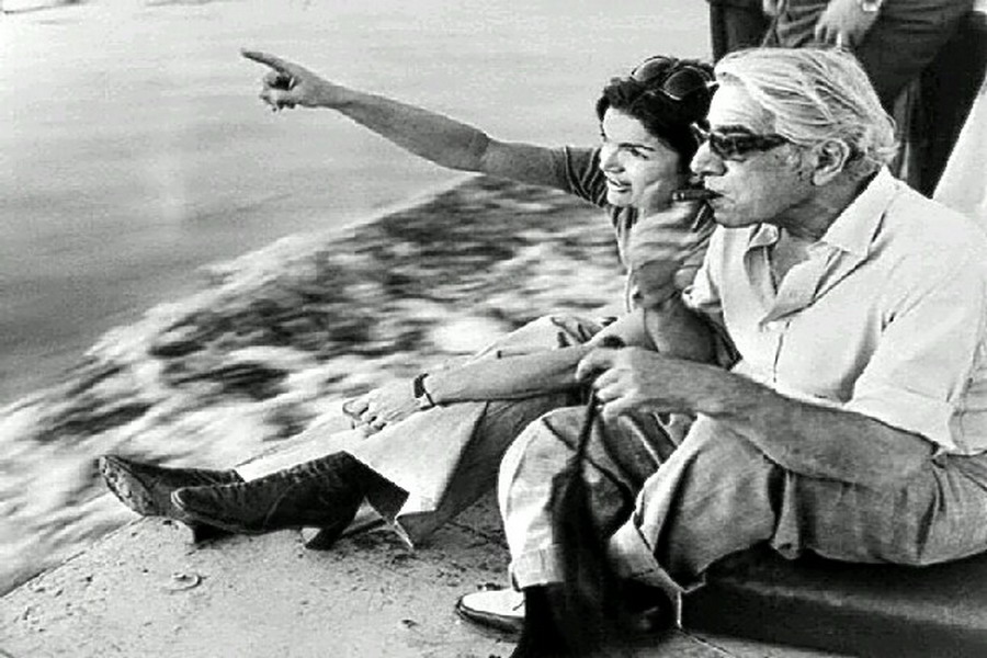  Jackie i Aristotel Onassis Mikonos