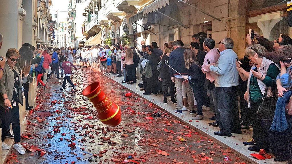  Lomljenje ćupova Krf