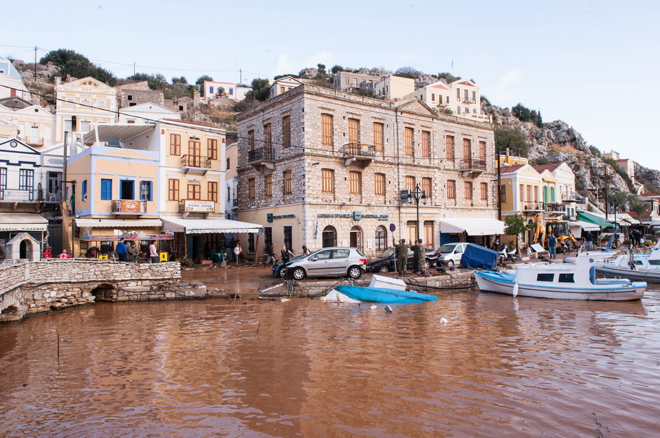 Na ostrvu Simi zbog velikih poplava proglašeno vanredno stanje