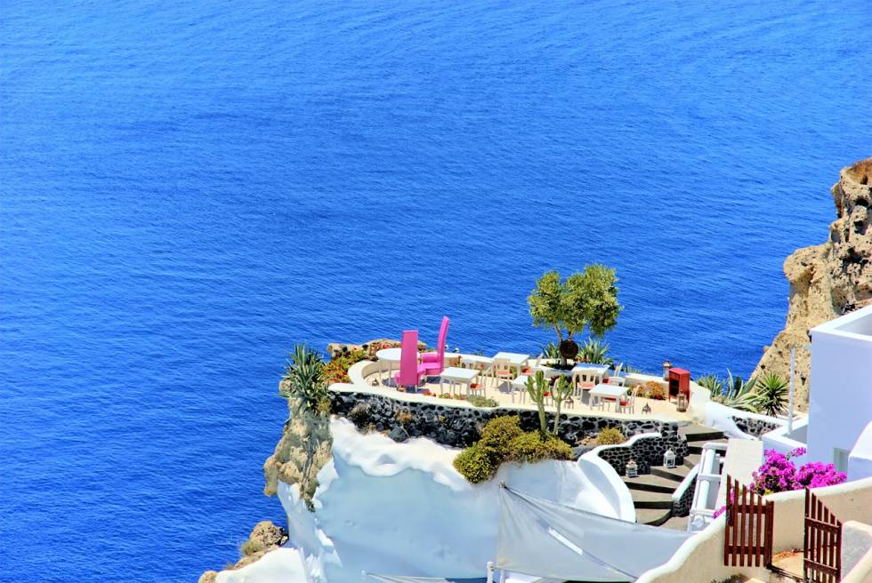 Santorini or Mykonos?