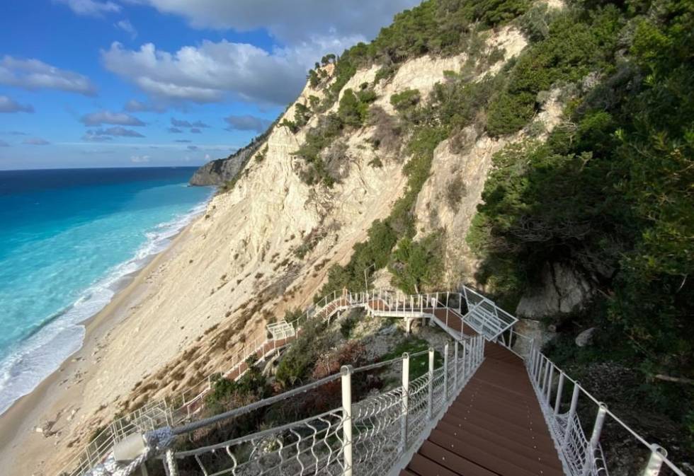 Prilaz kolima plaži Egremni