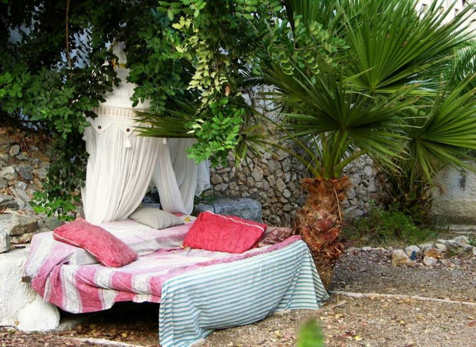 Greek woman in Crete hires to tourists bed in the yard!