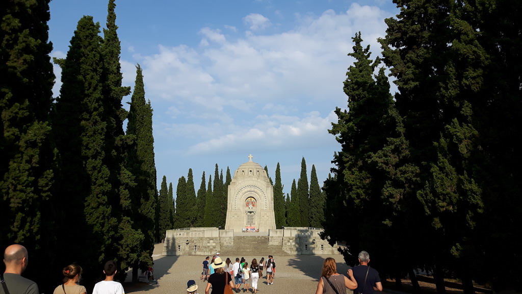 Utisci sa letovanja: Četiri drugarice na Kasandri