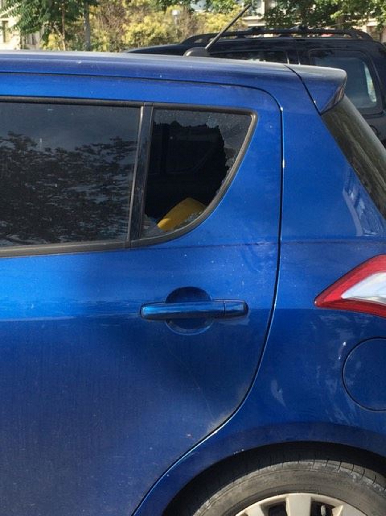 Kako da se zaštitite od obijanja i krađe stvari iz automobila u grčkim letovalištima