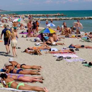 Paralija... by Pirke