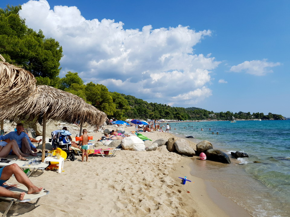 Nova naknada u Grčkoj za plaćanje od juna – novi udar na džep turista (prvoaprilska šala)