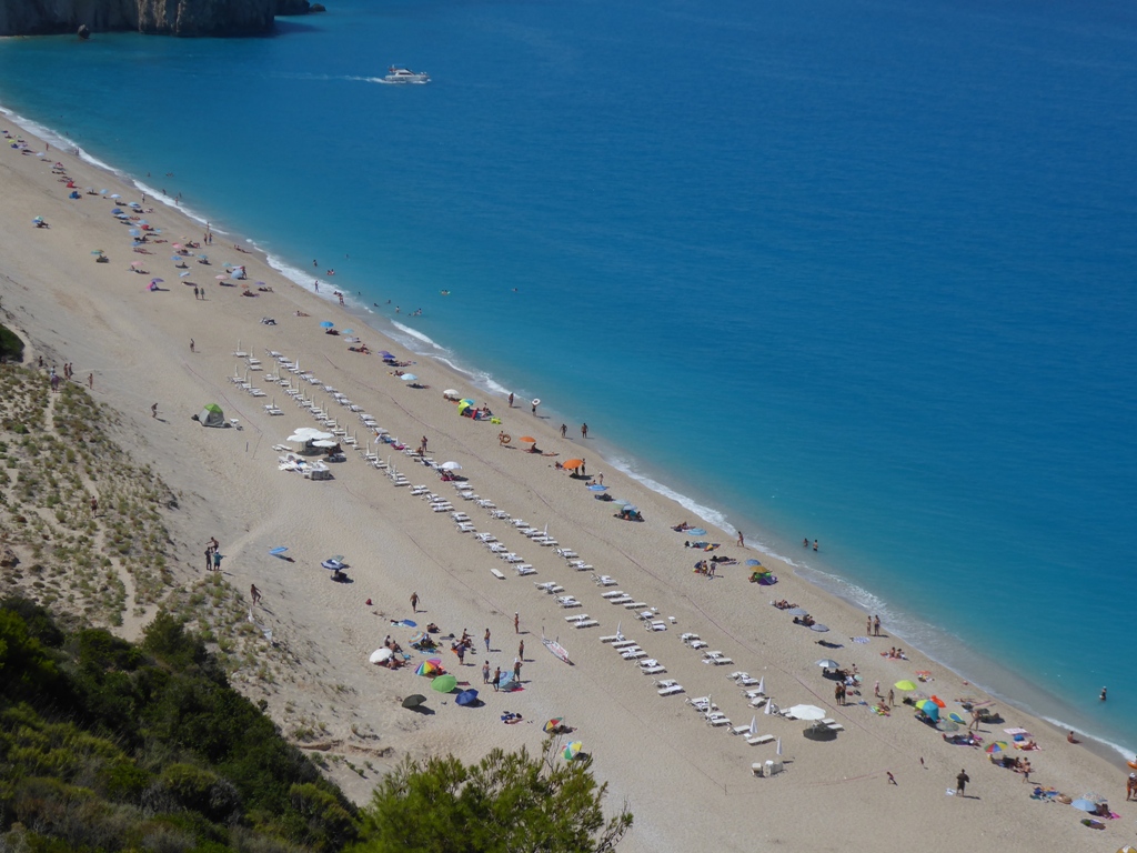 Milos plaža, Lefkada: „Uzmite svoje ležaljke i odlazite odavde!“