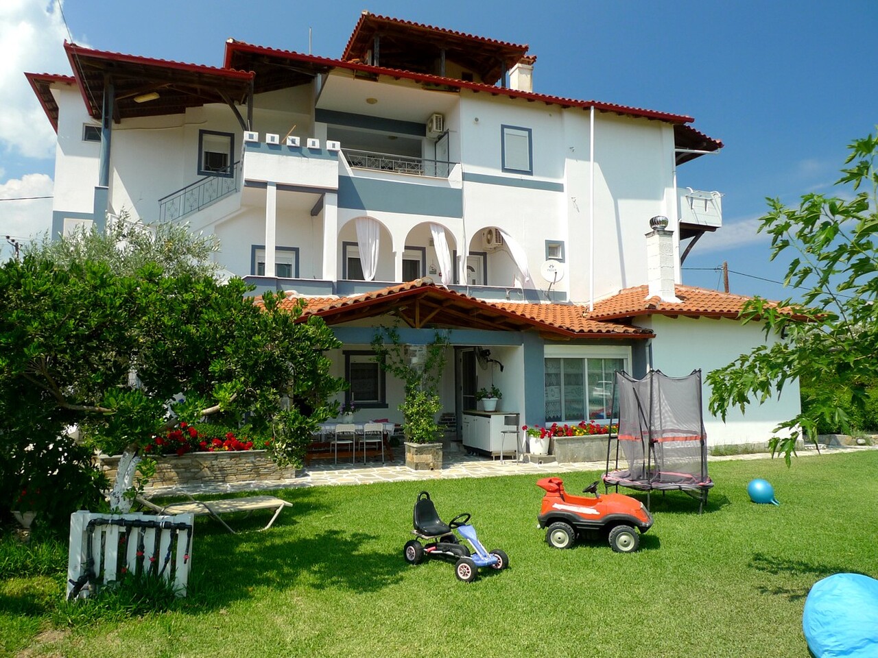 Zephyros Family Apartments