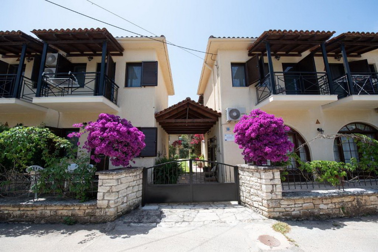 Apartments Raptis