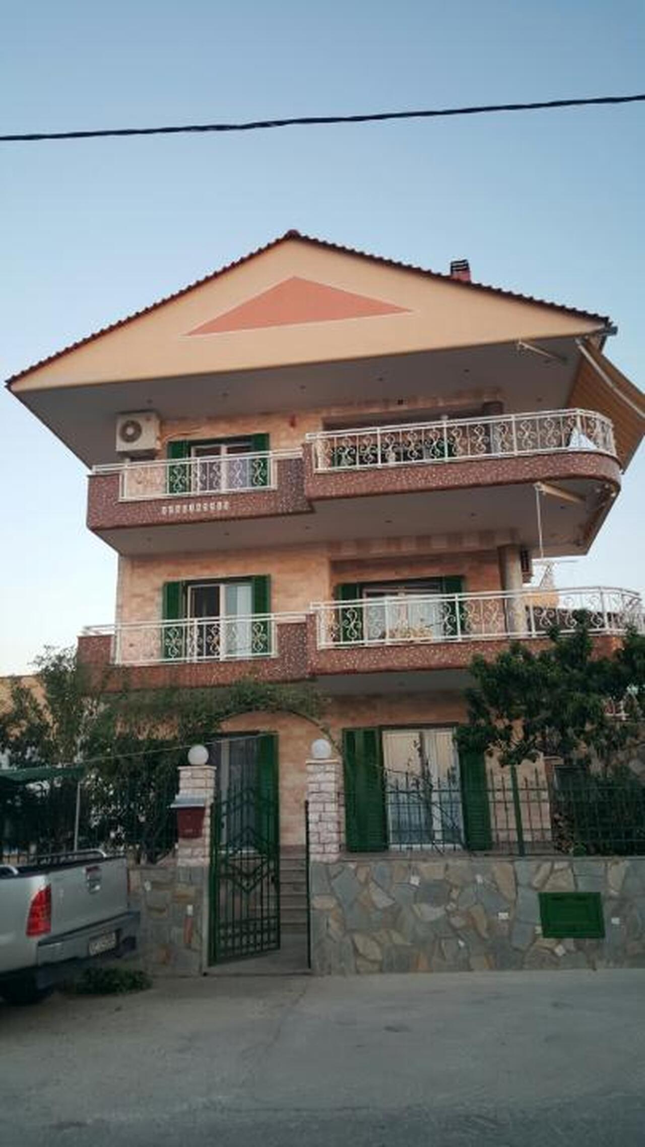 Trikeri 1 Apartments
