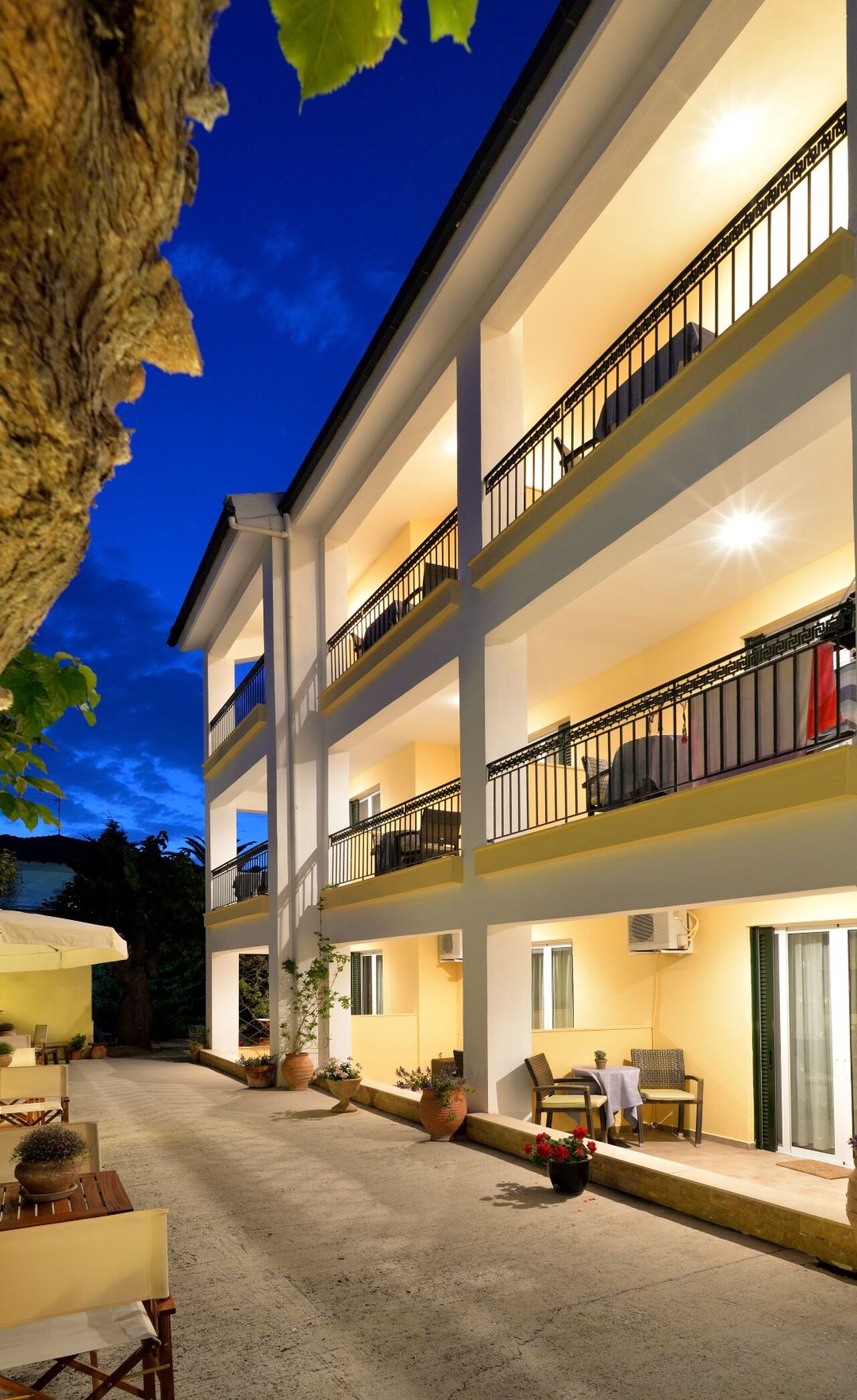 Nikiti Beach Superior Studios & Apartments