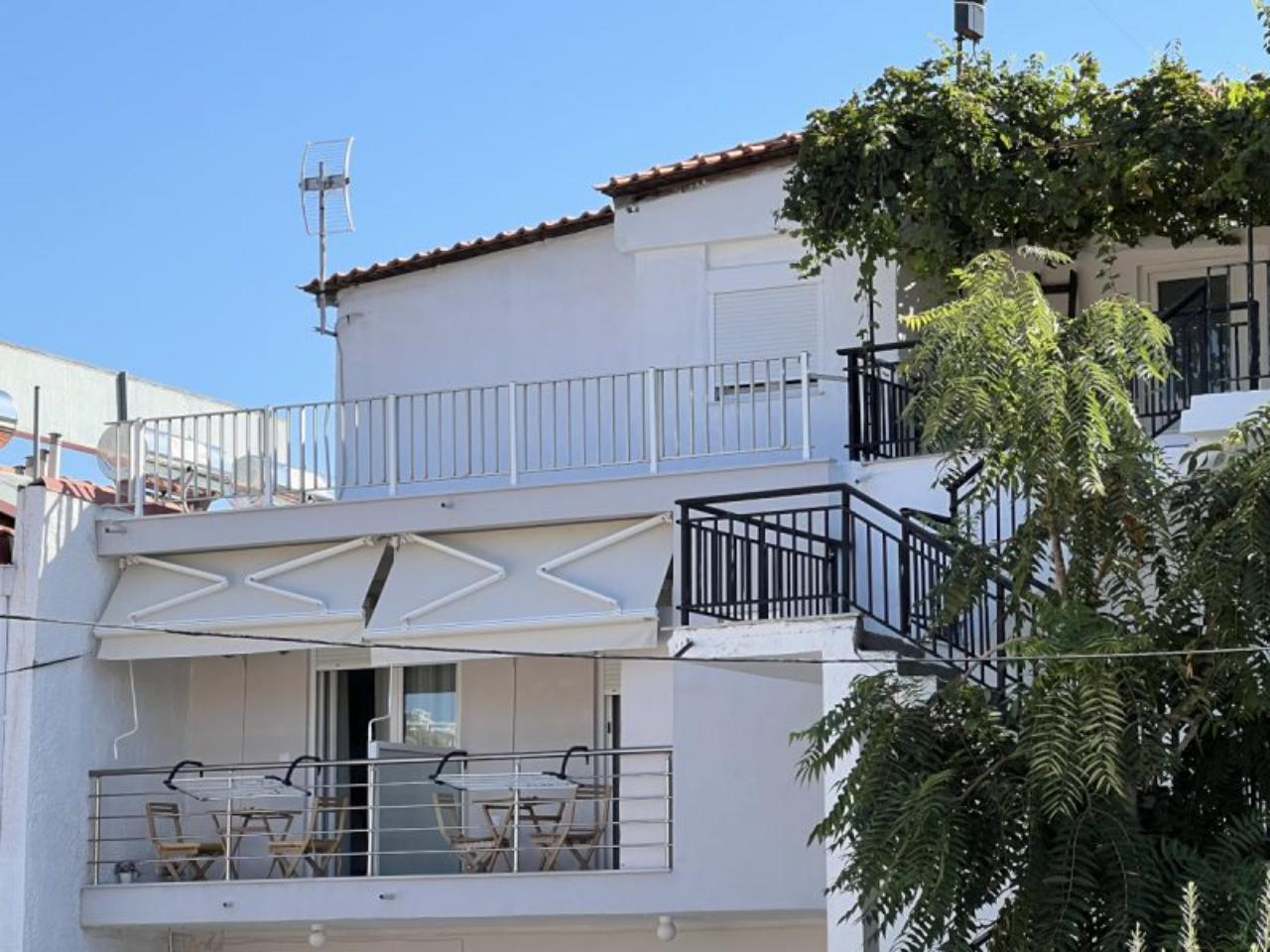 Elena Mou Rooms