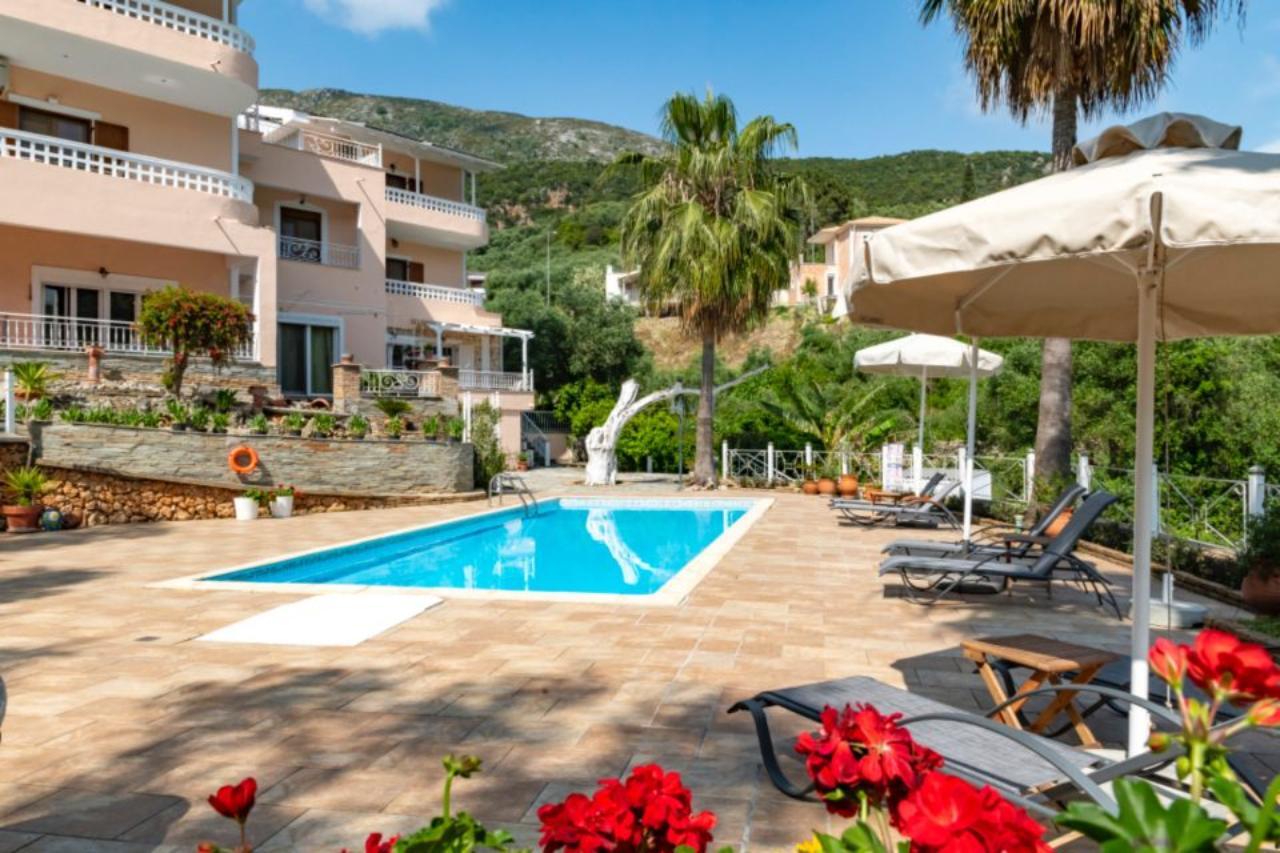 Golden Sun Studios & Apartments