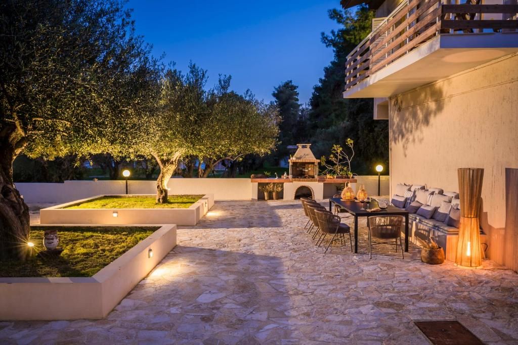 Malibu Residence & Studios