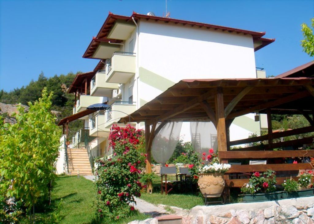 Nikos Apartments