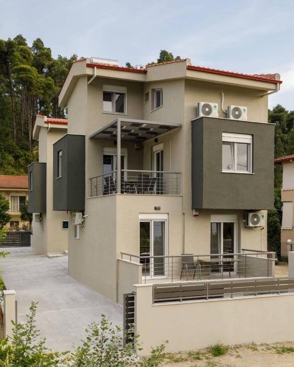 V Luxury Apartments 3