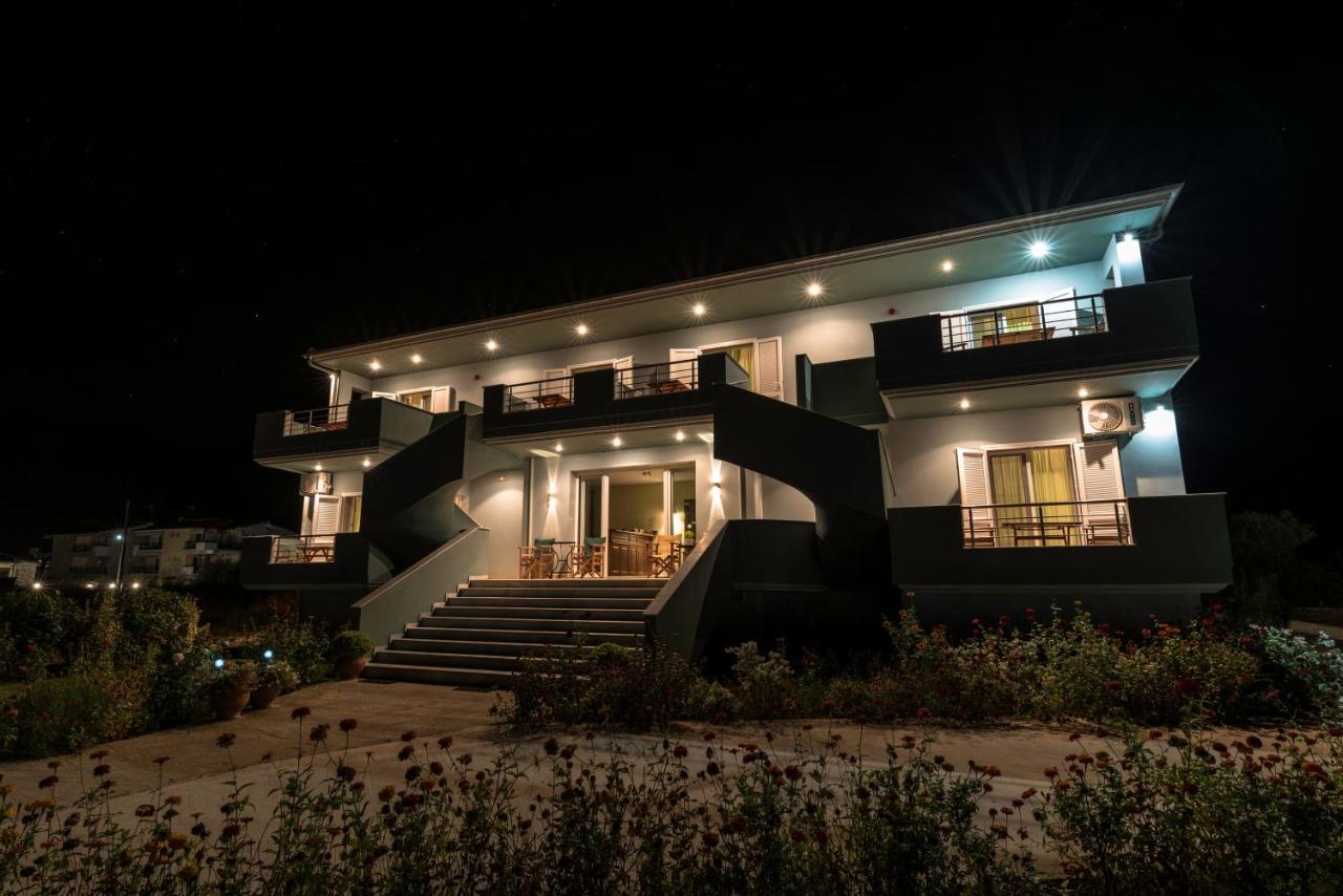 Zeus Studios & Apartments